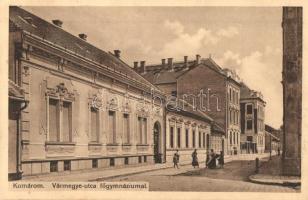 1918 Komárom, Komárno; Vármegye utca, gimnázium. Kiadja Spitzer Sándor 72/5. / street view, high school (EK)