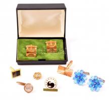 2 pár mandzsettagomb + 1 kitűző + 5 db fél bross