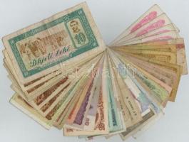 Vegyes 120db-os külföldi bankjegy tétel, 15 országból, közte Románia, Bulgária és Olaszország T:III,...