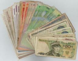 Vegyes 120db-os külföldi bankjegy tétel, 15 országból, közte Románia, Bulgária és Olaszország T:III,...