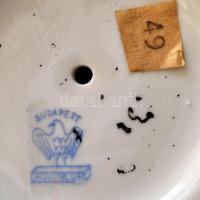 Aquincumi népviseletes lány, kézzel festett, jelzett, apró kopásokkal, m: 24,5 cm