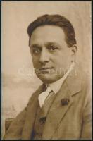 cca 1918 Kunfi Zsigmond (1879-1929) politikus, irodalomtörténész, közoktatási népbiztos, Jelfy Gyula fotója, hátoldalon feliratozva, 15,5×10 cm