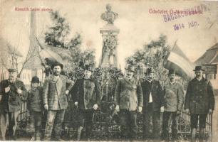1914 Bácskossuthfalva, Kossuthfalva, Ómoravica, Stara Moravica; Kossuth Lajos szobor megkoszorúzva, magyar zászló. A Polgári kör tulajdona / wreathed Kossuth statue, Hungarian flag (r)
