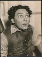1931 Kiss Ferenc (1893-1978) színész, érdemes művész fotója, hátoldalon feliratozott fotó, 24×18 cm
