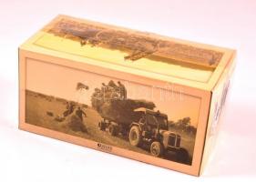 Traktor makett eredeti bontatlan dobozban 19 cm