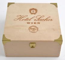 Sacher Hotel süteményes fa doboz 15x15 cm