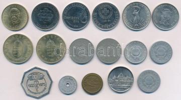17db-os vegyes magyar forint tétel, valamint néhány zseton, közte 2003. 20Ft "Deák Ferenc"...