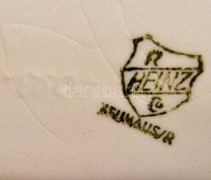 Heinz kisfiú a cicával, kézzel festett, jelzett, kopott, alján hajszál repedéssel,  m:17,5 cm