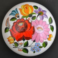 Kalocsai virágmintás porcelán bonbonier, kézzel festett, hibátlan, jelzett (kopott), d: 12 cm, m: 8 cm