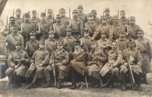 1917 Osztrák-magyar katonák ismétlőpuskákkal és védőszemüvegekkel felszerelkezve / WWI Austro-Hungarian K.u.K. military, soldiers with Mannlicher M1895 bolt-action rifles and safety goggles. photo + Tábori Postahivatal 40. (EK)