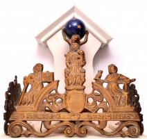 Felesütős falióra bronz súlyokkal, gazdagon díszített. Jó állapotban 65 cm