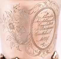 1897 Im hazafias házfelügyelők egyesülete titkárának emlékül. Feliratozott, poncolt ezüst kupa, belü...