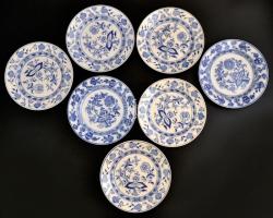 6+1 db Villeroy & Boch kékfestéses tányér, jelzettek, apró kopásokkal, d: 23 cm