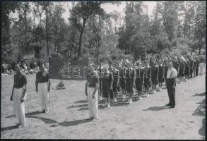 1947 Hungária Gumigyár szakszervezeti gyűlés, fotó, 16×12 cm