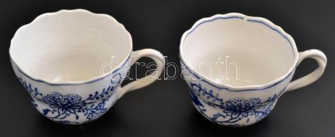 2 db Villeroy & Boch csésze, kékfestés, jelzett, apró kopásnyomokkal, az egyiken apró lepattanás...