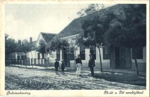 Balatonberény, Fő út a Pál vendéglővel, étterem (kopott sarok / worn corner)