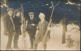 cca 1910 5 db téli sportokat bemutató fotó