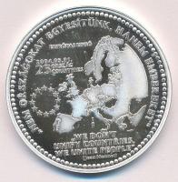 2004. "Szövetség a békéért, a fejlődésért - Magyaroszág taggá válása / Nem országokat egyesítün...