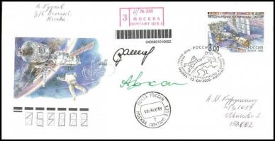 Alekszandr Kaleri (1956- ) Szergej Zaljotin (1962- ) orosz űrhajósok aláírásai emlékborítékon /  Signatures of Aleksandr Kaleri (1956- ), Sergei Zalyotin (1962- ) Russian astronauts on envelope