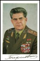 Georgij Beregovoj (1921-1995) szovjet űrhajós aláírása őt magát ábrázoló fotón /  Signature of Georgiy Beregovoy (1921-1995) Soviet cosmonaut on photograph