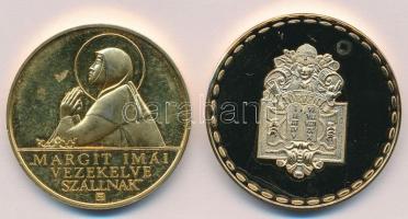 Fülöp Zoltán (1951-) 1994. "Magyar Szentek II. - Szent Margit" aranyozott emlékérem (40mm)...