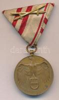 Ausztria 1932. Osztrák Háborús Emlékérem Br emlékérem szalagon kardokkal T:2  Austria 1932. Great War Commemorative Medal Br decoration with ribbon and swords T:2