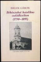 Bielek Gábor: Békécsabai katolikus családlexikon. (1750-1895.) A száz kereszteltet meghaladó 44 család krónikája. Békéscsaba, 1999, Tevan. Kiadói papírkötés, foltos. A szerző, Bielek Gábor (1929-2017) lelkipásztor által dedikált.