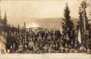 1914 Tátra, Tatry; cserkészcsapat csoportképe télen. Hegedűs fényképész / scouts group photo in winter (Rb)