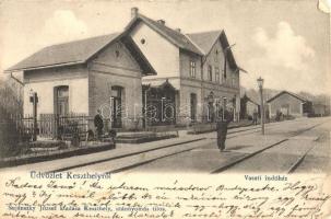 1905 Keszthely, Vasúti indóház, vasútállomás, vasutasok. Kiadja Sujánszky József (EB)