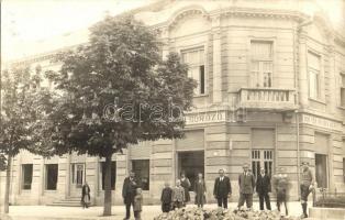 1939 Sümeg, söröző és étterem a Ramassetter szobor mellett. photo (EK)