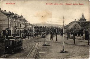 1912 Sopron, Kossuth Lajos utca és villamos, Kraus Ferenc üzlete. Blum Nathan és fia kiadása (EK)