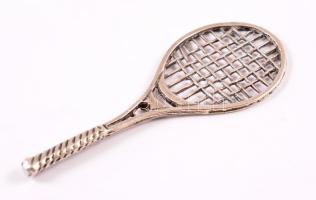 Ezüst(Ag) teniszütő, jelzett, 8×3 cm, nettó: 10,7 g