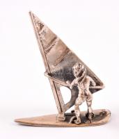 Ezüst(Ag) szörföző női figura, jelzett, m: 6 cm, nettó: 19,9 g