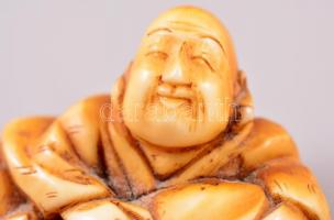 XX. század eleje necuke, faragott elefántcsont figura, jelzés nélkül, m: 3 cm