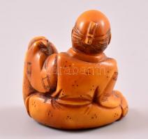 XX. század eleje necuke, faragott elefántcsont figura, jelzés nélkül, m: 3 cm