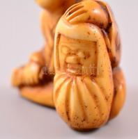XX. század eleje necuke, faragott elefántcsont figura, jelzés nélkül, m: 3 cm