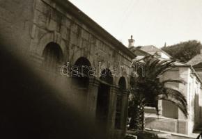 cca 1940 Egy hajókirándulás? képei, számos fotónegatív papírtokban, érdekes anyag