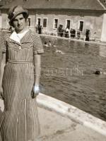 cca 1940 Egy hajókirándulás? képei, számos fotónegatív papírtokban, érdekes anyag