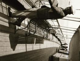 cca 1940 Egy hajókirándulás? képei, számos fotónegatív papírtokban, érdekes anyag