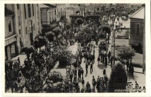 1940 Marosvásárhely, Targu Mures; bevonulás, díszkapu, horogkeresztes zászló / entry of the Hungarian troops, decorated flag, swastika flag + 1940 Marosvásárhely visszatért So. Stpl. (gyűrődés / crease)