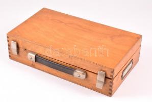 Vegyes régi fényképező kellék tétetel, összesen 8 db, fa dobozban, köztük: BEWI optikai megvilágítás...