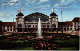 4 db régi külföldi városképes lap, rajta villamos, gőzmozdony / 4 pre-1945 European town-view postca...