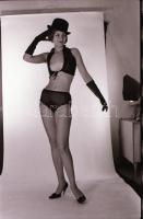 cca 1974 Műtermi álmok, vágyak és remények, szolidan erotikus felvételek, 7 db vintage negatív + 2 d...