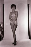 cca 1974 Műtermi álmok, vágyak és remények, szolidan erotikus felvételek, 7 db vintage negatív + 2 d...