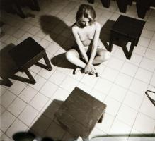 cca 1987 Tiki-taki, inci-finci, szingli képek, szolidan erotikus felvételek, 7 db vintage negatív + ...