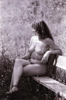 1981 Aktfotó sorozat Kalocsai Rudolf (?-?) budapesti fotóriporter és fotóművész hagyatékából, 30 db ...