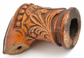 Szépen faragott, törött tajtékpipa 1805-ös évszámmal. Nagy méretű 10 cm