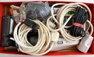 Vegyes bolha tétel: színházi távcső, morzsaporszívó, töltők, elektromos fogkefetöltő, kávéhabosító, ...