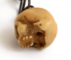 Végvári magyar vitézeket ábrázoló, nagyméretű,  faragott tajtékpipa, ezüst szerelékkel (mesterjegy: ...