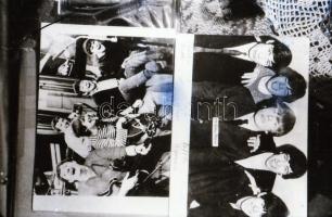 cca 1967 A Beatles együttesről és más sztárokról készített, 21 db reprodukciós negatív Fekete György...